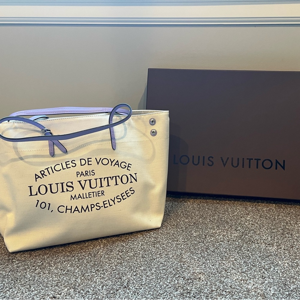 Louis Vuitton Articles De Voyage - 2014 NWT